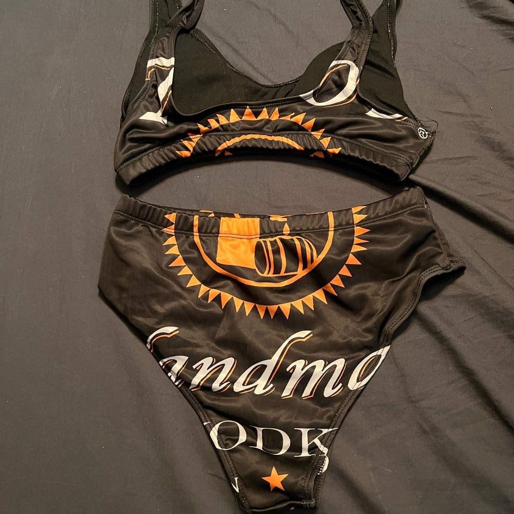 Bikini - Picture 2 of 2